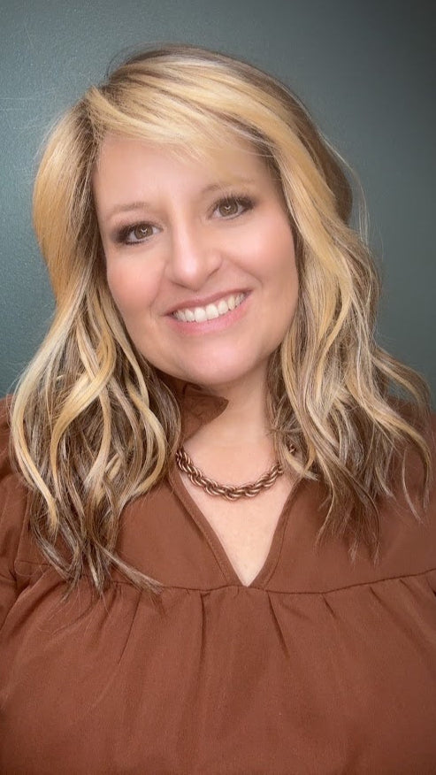 Tina – Luxury Wig by Chic Lifestyle Shown in Endless Vanilla Spice.