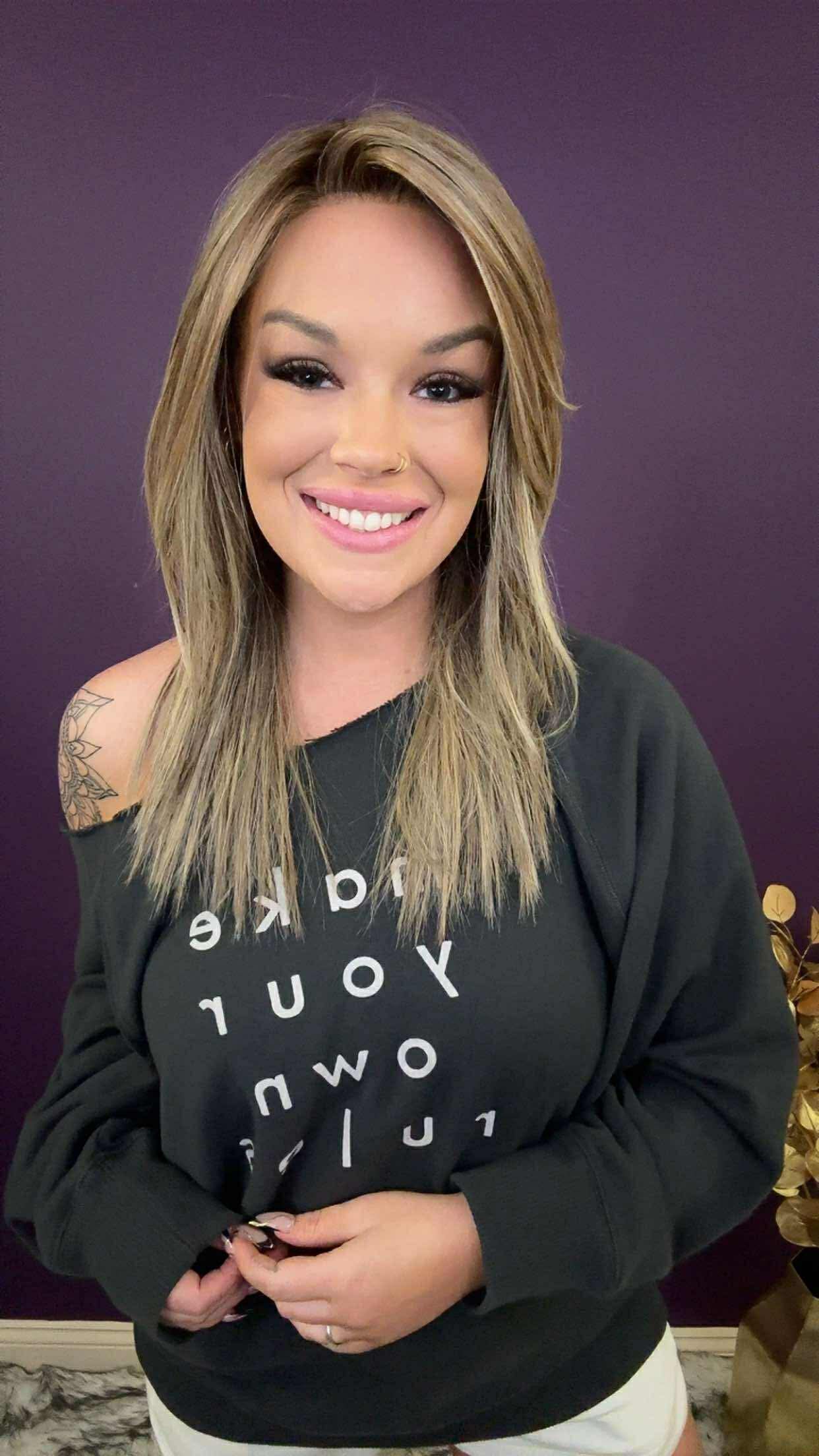 Blake in Truffle Mocha Cream – medium-length neutral blonde wig with mocha undertones.
Blake by Chic Lifestyle features soft amber tones on a rich chocolate brown base, crafted with a Diamond Collection cap for airy, natural styling and everyday comfort.