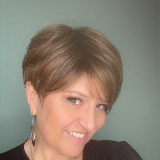 Alice – Luxury Wig by Chic Lifestyle Shown in Vanilla Spice.