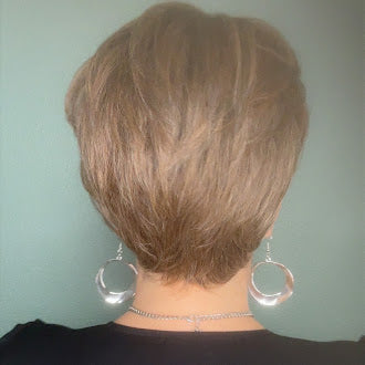 Alice – Luxury Wig by Chic Lifestyle Shown in Vanilla Spice.