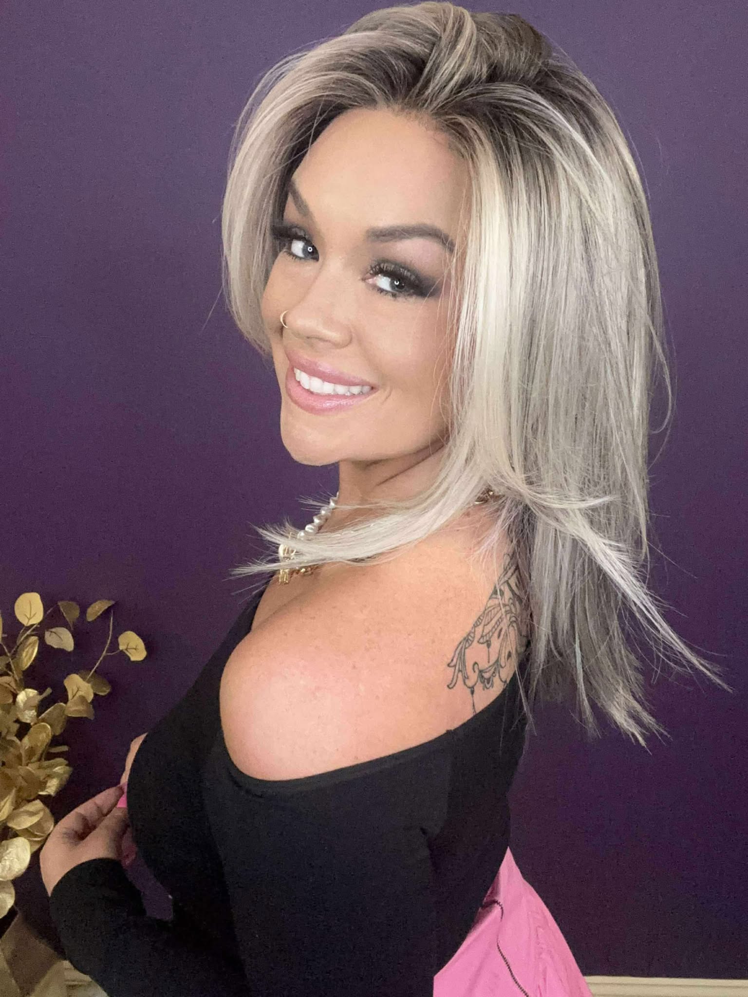 Ciri – Luxury Wig by Chic Lifestyle Shown in Endless Silver Fox.