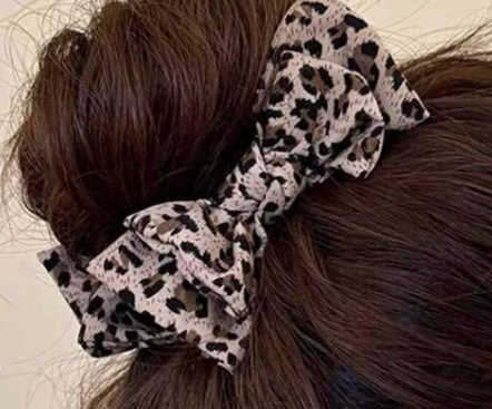 ⭐ Clip de garra con lazo de satén en gris-beige claro, leopardo, talla LW3, pedido anticipado, fecha estimada de entrega: 09/25, A106