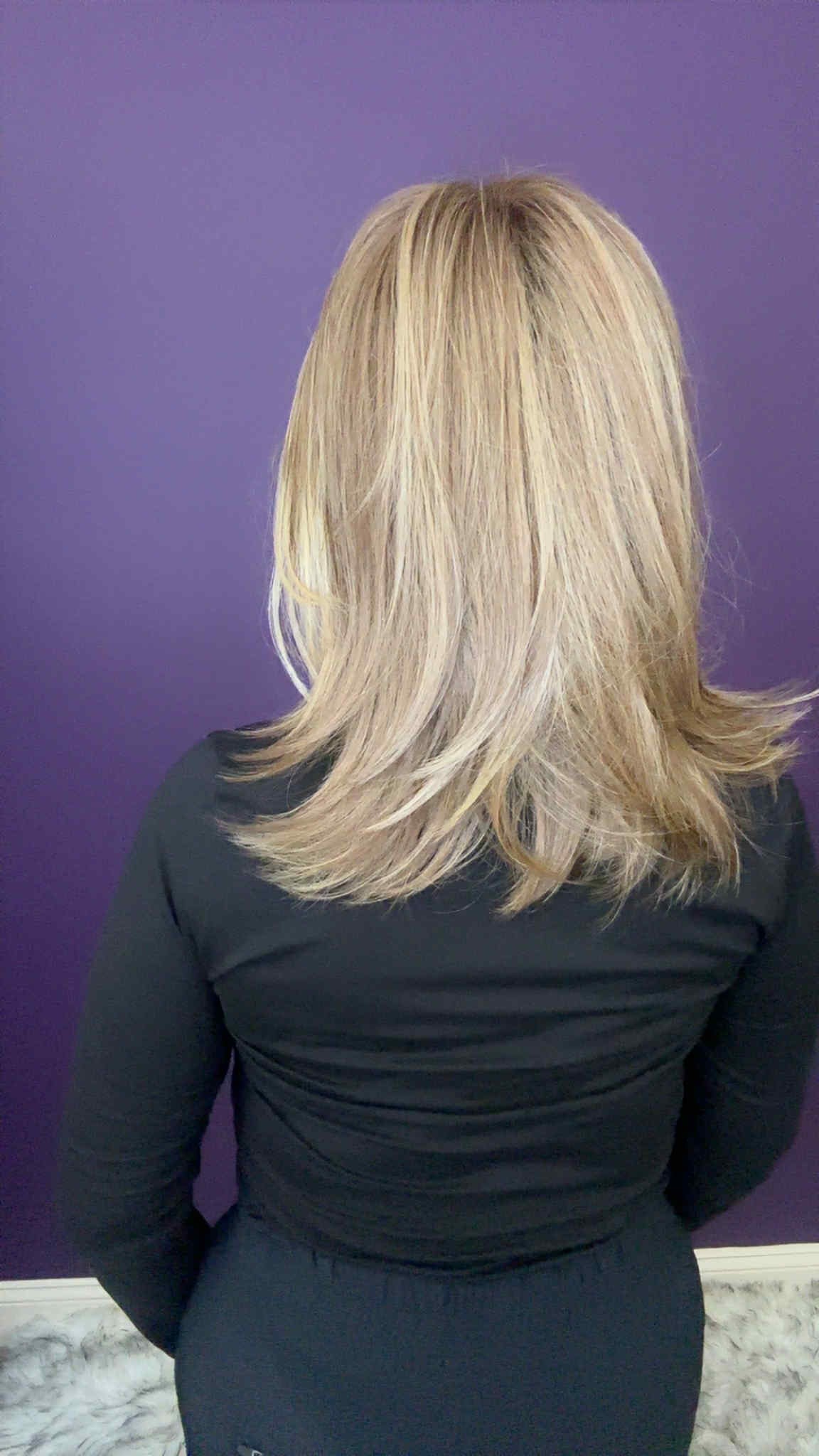 🌟 Vibe
Classic glamour with a modern twist. She’s polished yet relaxed, the perfect blend of chic refinement and effortless beauty.