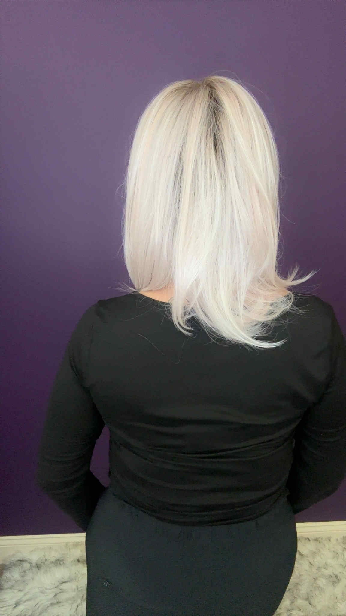 🌟 Vibe
Classic glamour with a modern twist. She’s polished yet relaxed, the perfect blend of chic refinement and effortless beauty.