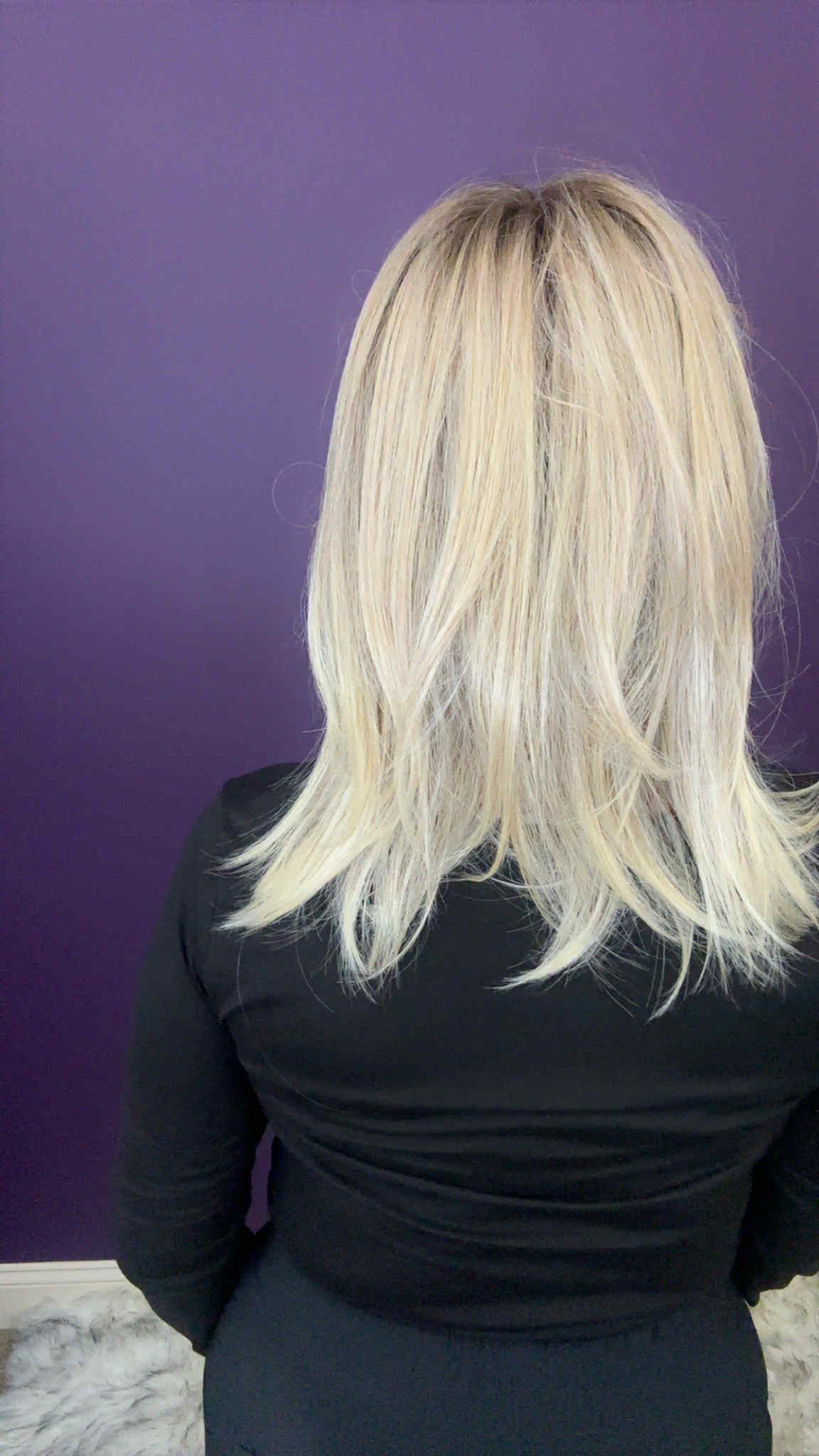 🌟 Vibe
Classic glamour with a modern twist. She’s polished yet relaxed, the perfect blend of chic refinement and effortless beauty.